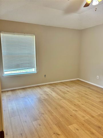 512 Hollyberry Drive, Mansfield, TX 76063