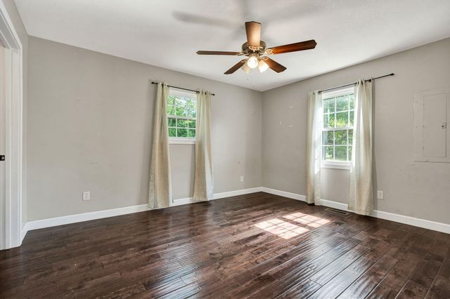 225 E Massachusetts Avenue, Whitwell, TN 37397