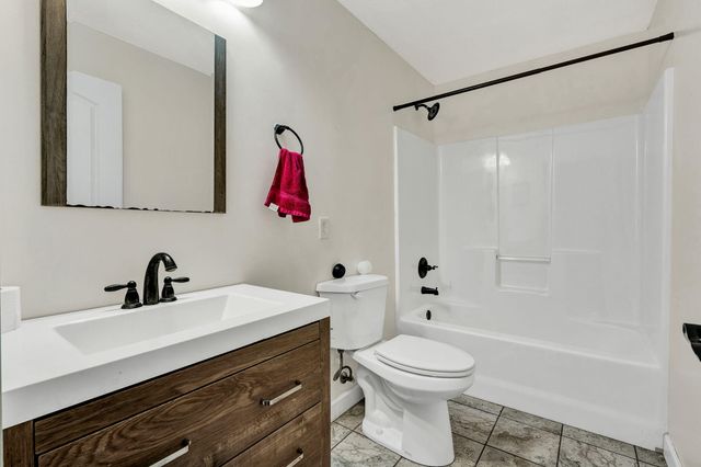 225 E Massachusetts Avenue, Whitwell, TN 37397