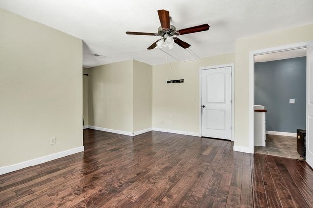225 E Massachusetts Avenue, Whitwell, TN 37397