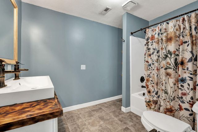225 E Massachusetts Avenue, Whitwell, TN 37397