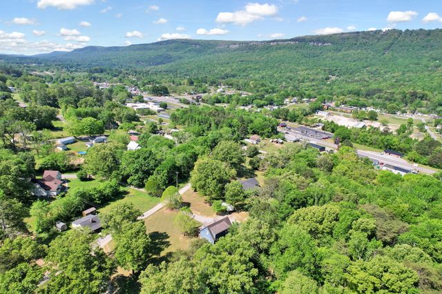 225 E Massachusetts Avenue, Whitwell, TN 37397