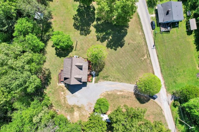 225 E Massachusetts Avenue, Whitwell, TN 37397