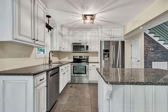 225 E Massachusetts Avenue, Whitwell, TN 37397