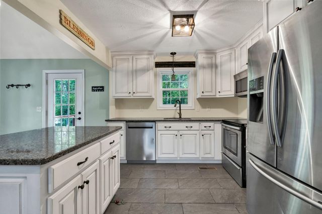 225 E Massachusetts Avenue, Whitwell, TN 37397