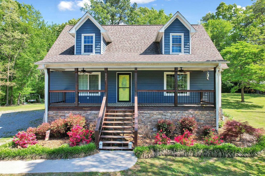 225 E Massachusetts Avenue, Whitwell, TN 37397