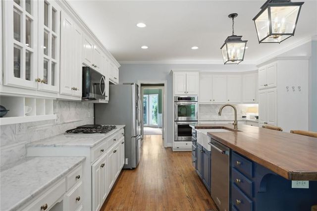 880 Randall Court NW, Marietta, GA 30064