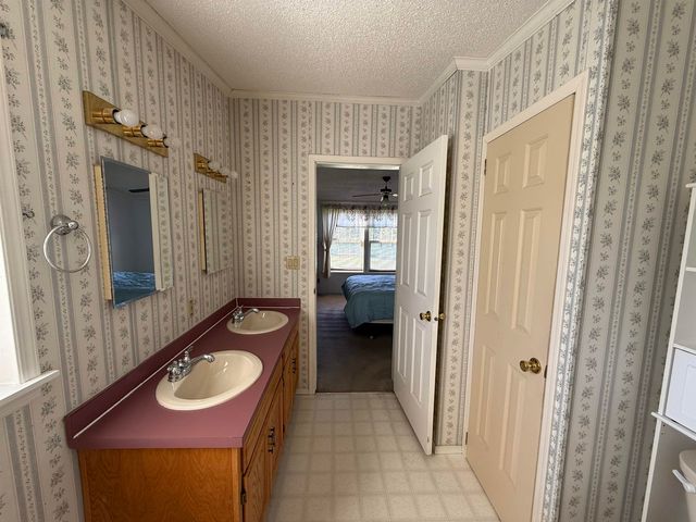 10 James Circle, St. Albans Town, VT 05478