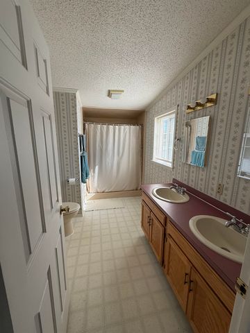 10 James Circle, St. Albans Town, VT 05478