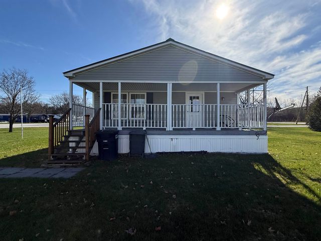 10 James Circle, St. Albans Town, VT 05478