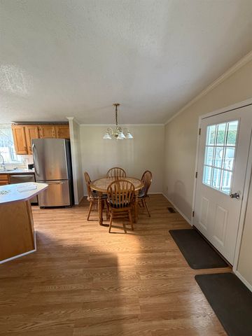 10 James Circle, St. Albans Town, VT 05478