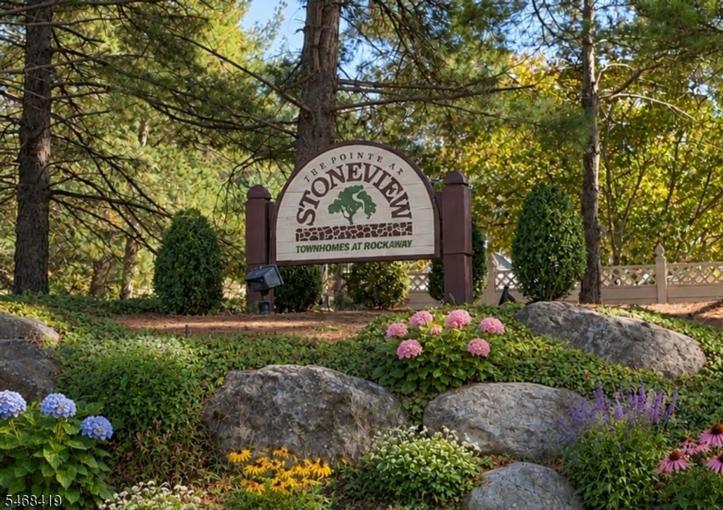 92 Laurelwood Ct, Rockaway Twp., NJ 07866 — photo 2