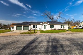 712 E Kuehn Street, Bellville, TX 77418