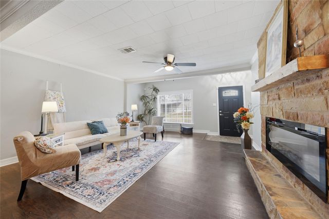 1702 Rampart Street, Columbus, TX 78934