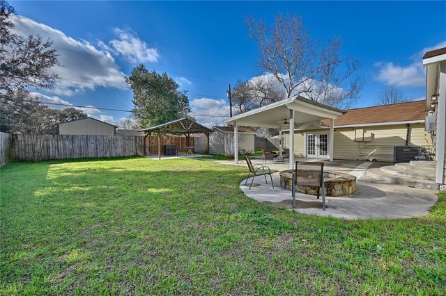 1702 Rampart Street, Columbus, TX 78934