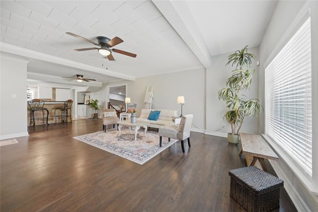 1702 Rampart Street, Columbus, TX 78934