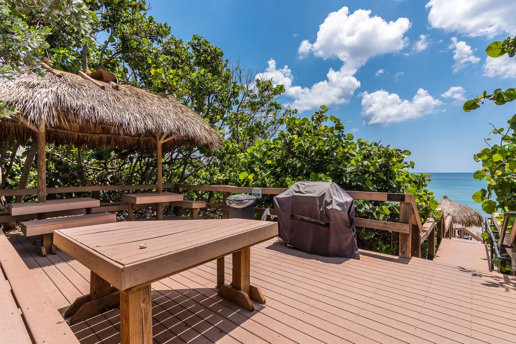 Image 11 of property listing at 3912 S Ocean Boulevard 911, Highland Beach, FL 33487