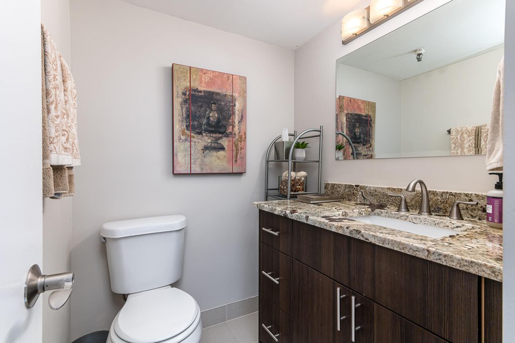 Image 4 of property listing at 3912 S Ocean Boulevard 911, Highland Beach, FL 33487