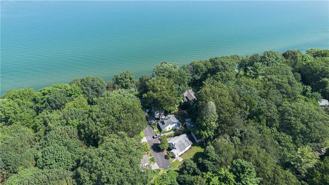 10 Scenic View Drive, Irondequoit, NY 14622