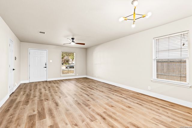 9014 Spiral Woods, Universal City, TX 78148