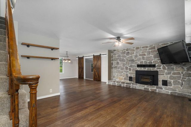 9971 E Farm Road 104, Strafford, MO 65757