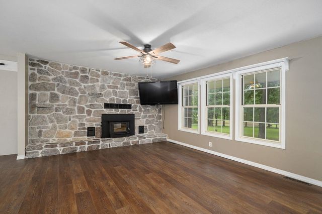 9971 E Farm Road 104, Strafford, MO 65757