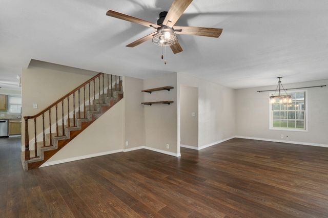 9971 E Farm Road 104, Strafford, MO 65757