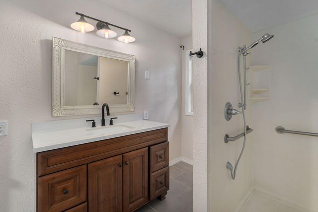9971 E Farm Road 104, Strafford, MO 65757