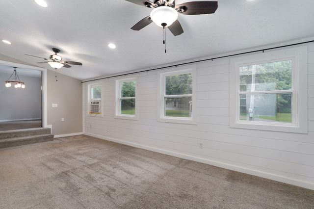 9971 E Farm Road 104, Strafford, MO 65757