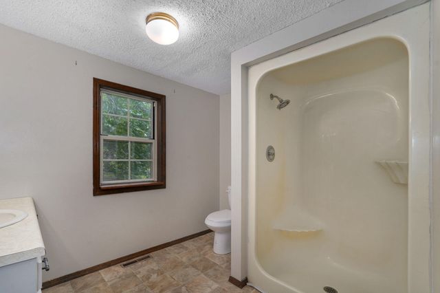 9971 E Farm Road 104, Strafford, MO 65757