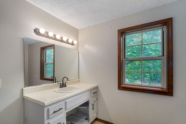9971 E Farm Road 104, Strafford, MO 65757