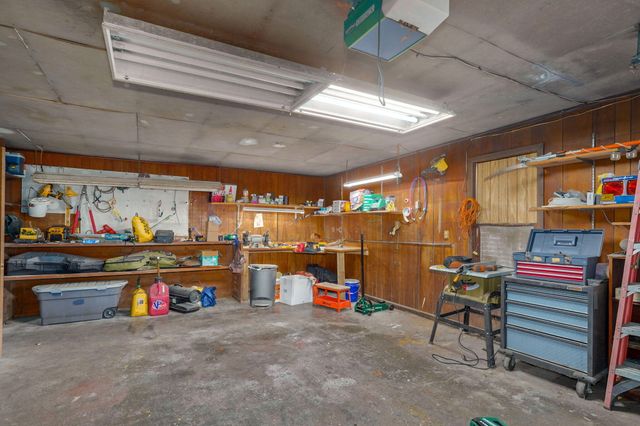9971 E Farm Road 104, Strafford, MO 65757