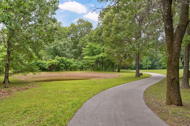 9971 E Farm Road 104, Strafford, MO 65757