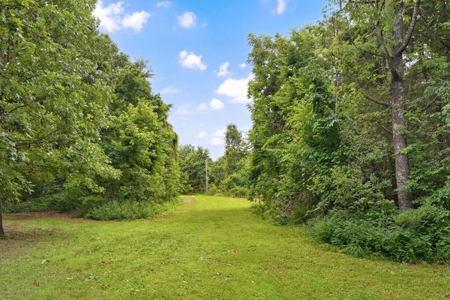 9971 E Farm Road 104, Strafford, MO 65757