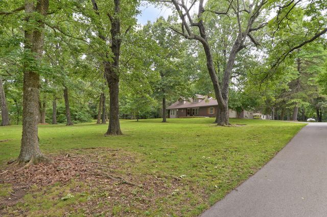 9971 E Farm Road 104, Strafford, MO 65757