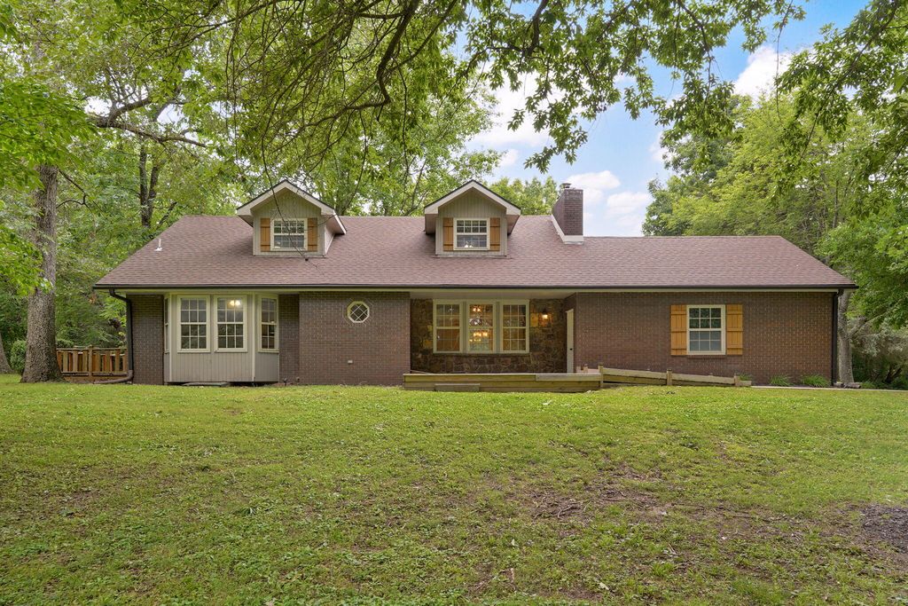 9971 E Farm Road 104, Strafford, MO 65757