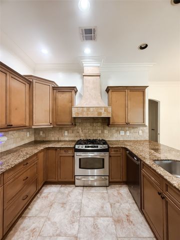 1029 S Crescent Cove, Shreveport, LA 71105