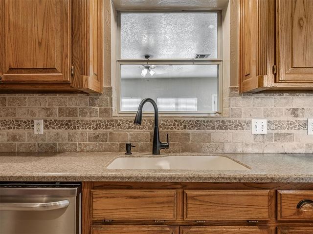 1085 Pioneer Road, Tuttle, OK 73089