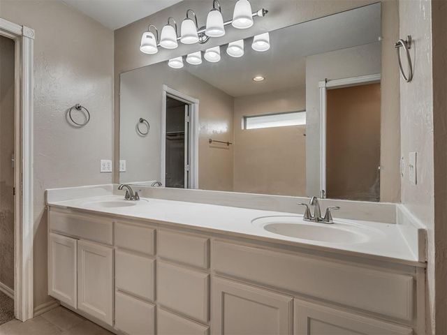 1085 Pioneer Road, Tuttle, OK 73089