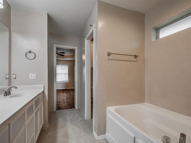 1085 Pioneer Road, Tuttle, OK 73089