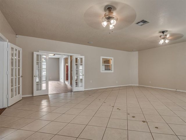 1085 Pioneer Road, Tuttle, OK 73089