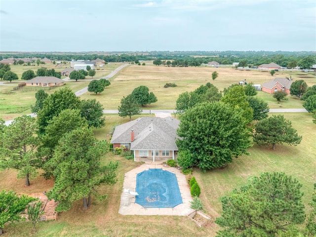 1085 Pioneer Road, Tuttle, OK 73089