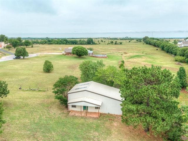 1085 Pioneer Road, Tuttle, OK 73089