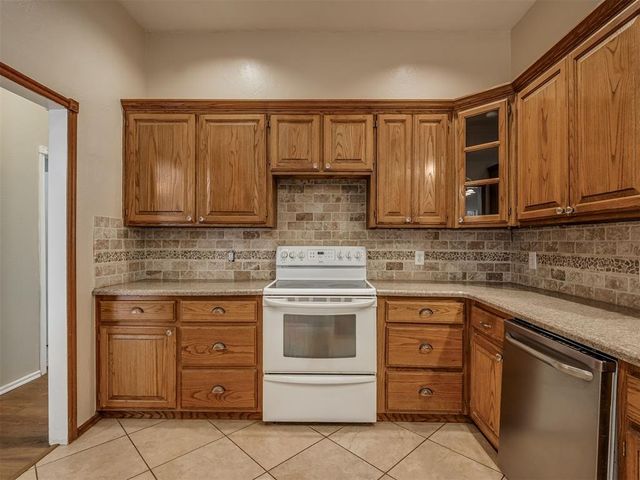 1085 Pioneer Road, Tuttle, OK 73089