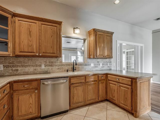 1085 Pioneer Road, Tuttle, OK 73089