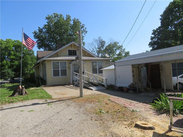 201 E Ottawa Street, Paola, KS 66071