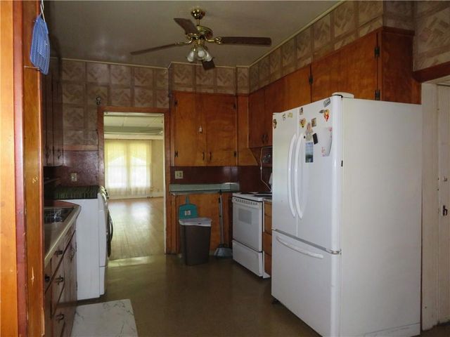 201 E Ottawa Street, Paola, KS 66071