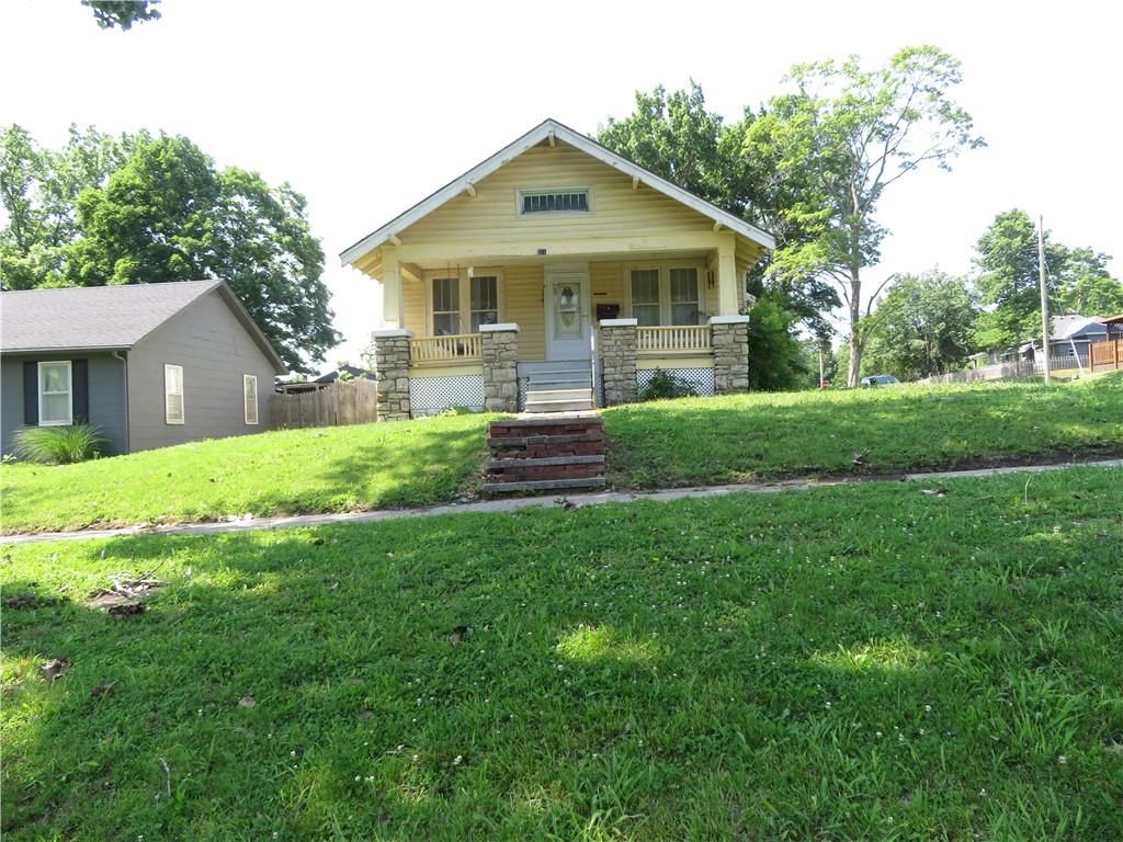 201 E Ottawa Street, Paola, KS 66071