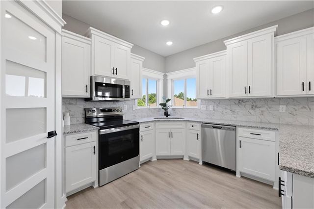 1906 Owen Drive, Pleasant Hill, MO 64080