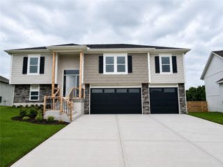 1906 Owen Drive, Pleasant Hill, MO 64080